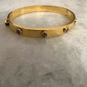 Tory Burch - yellow gold bangle